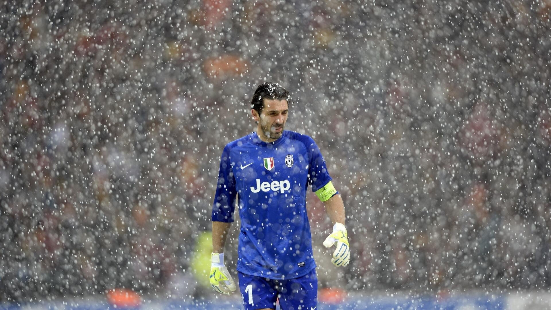 2022季后赛：库里连续三场投中10+三分，成为历史上最“狂”的远投王！